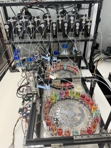 Automated electrochemical platform with parallel reaction vessels